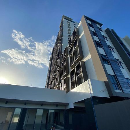 Elijah Hotel Дасмариняс Екстериор снимка