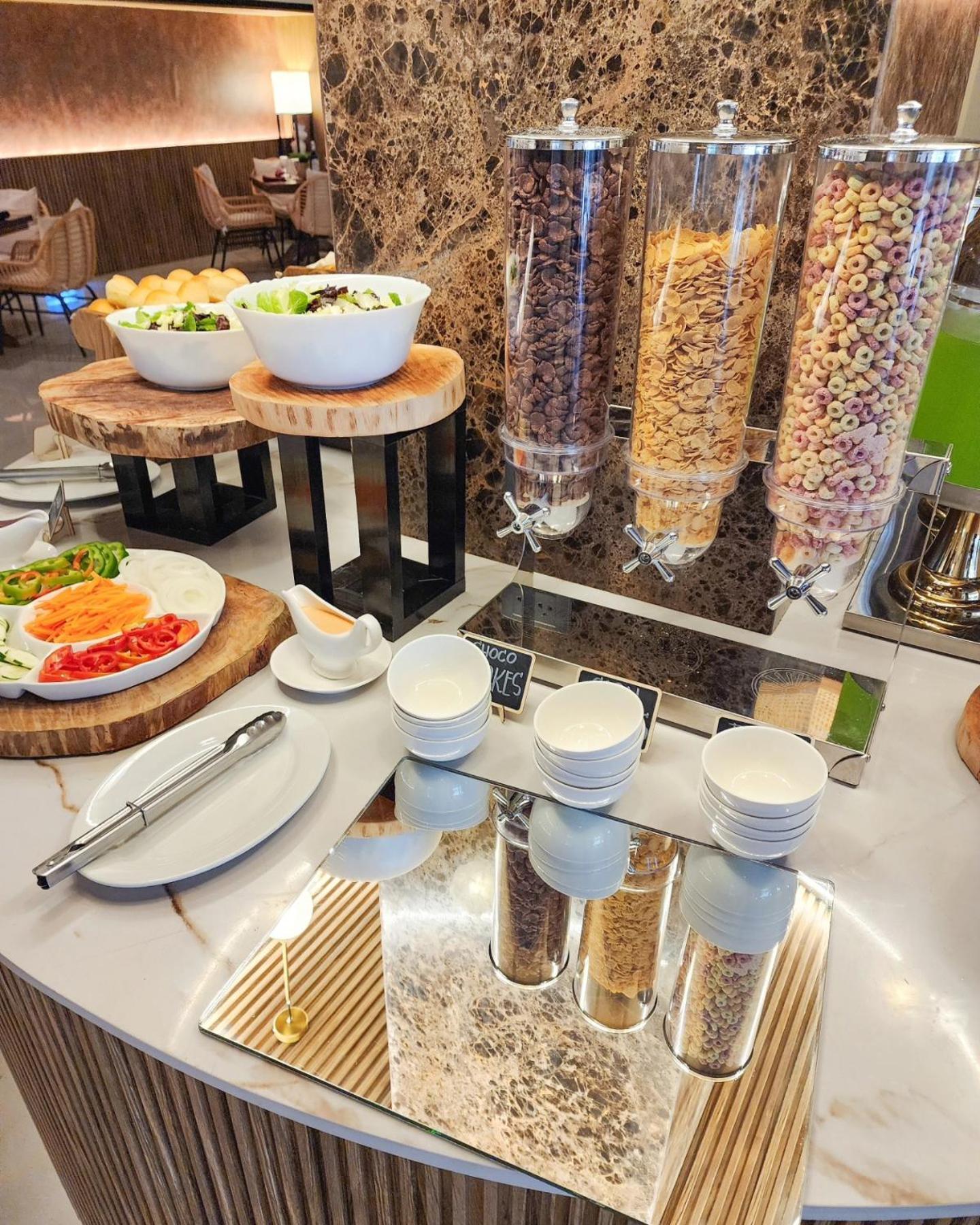 Elijah Hotel Дасмариняс Екстериор снимка