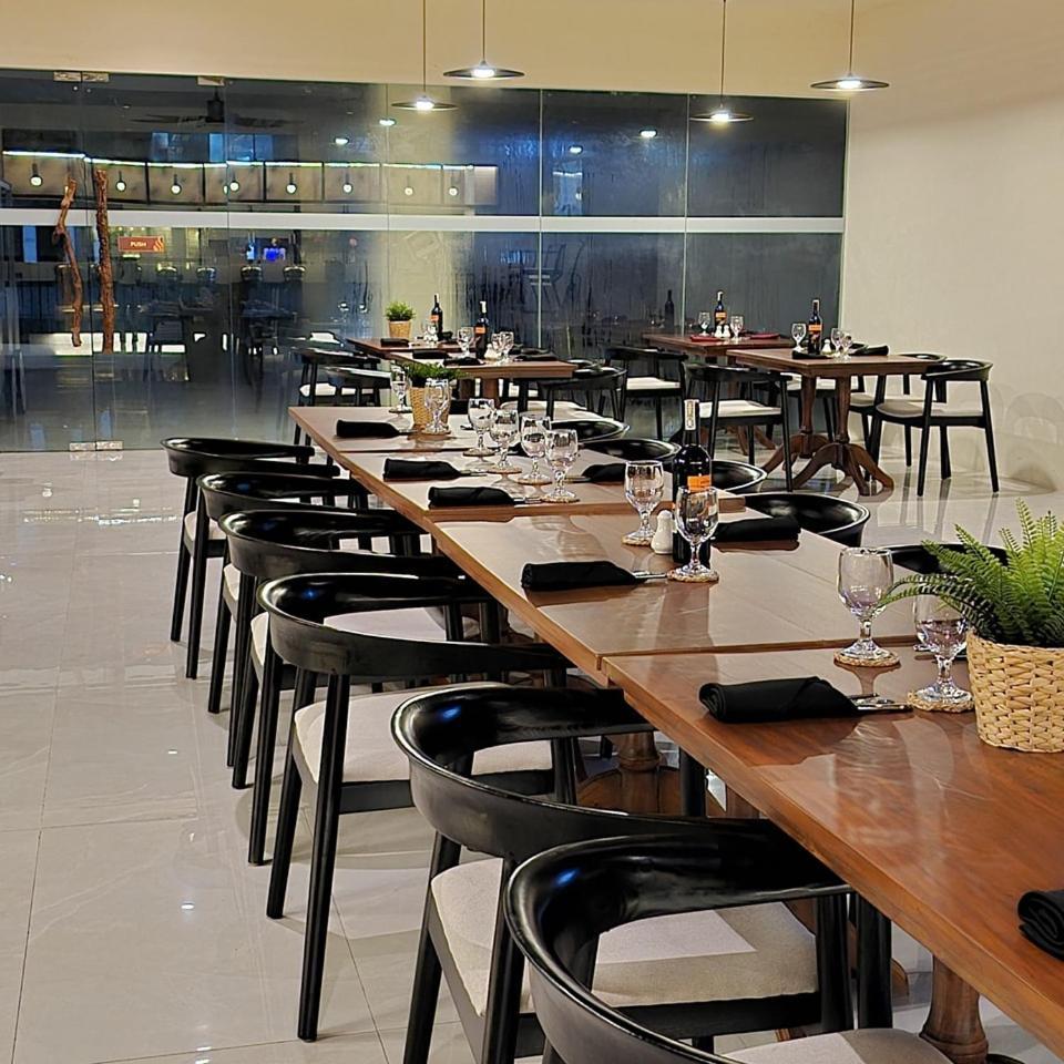 Elijah Hotel Дасмариняс Екстериор снимка