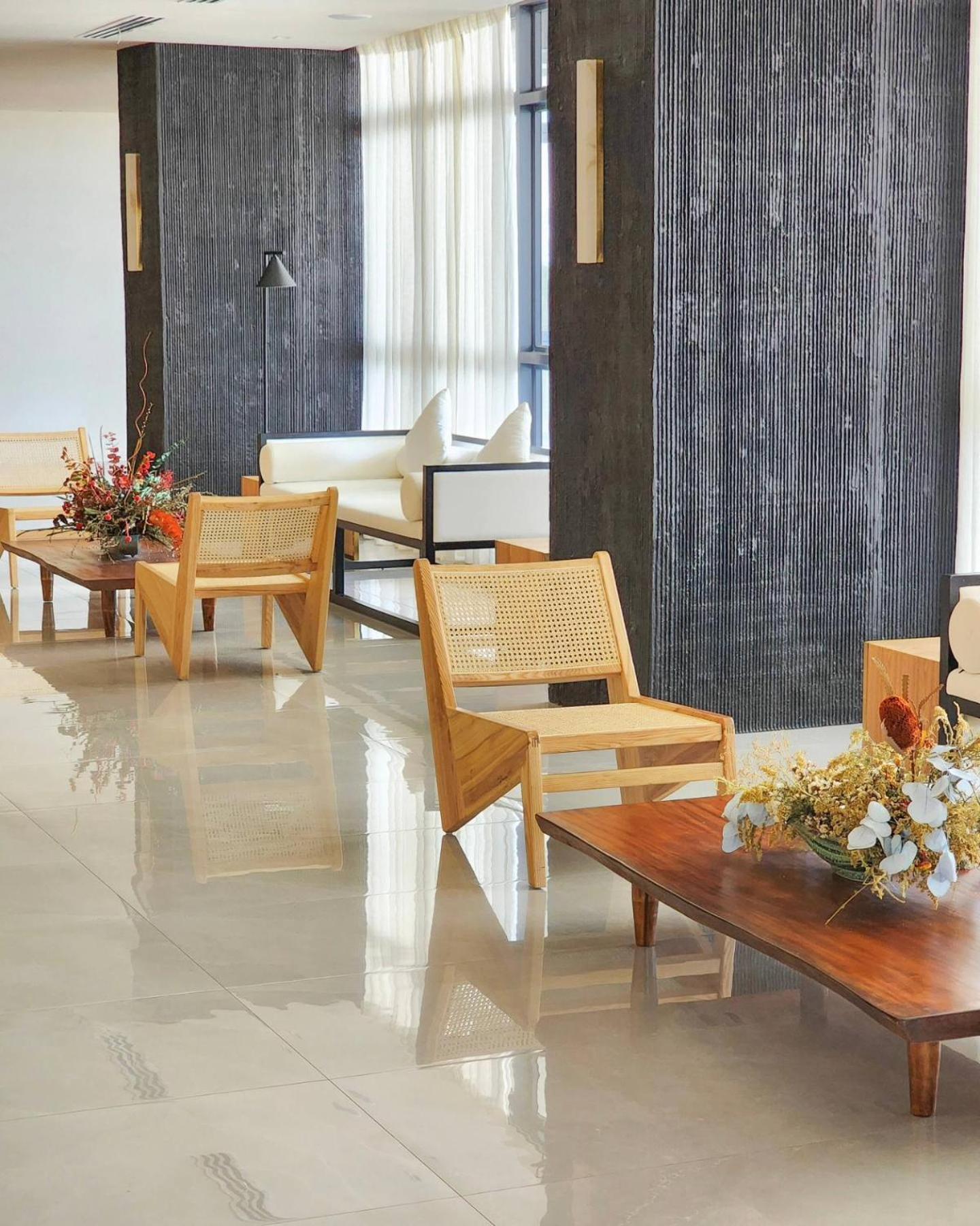 Elijah Hotel Дасмариняс Екстериор снимка