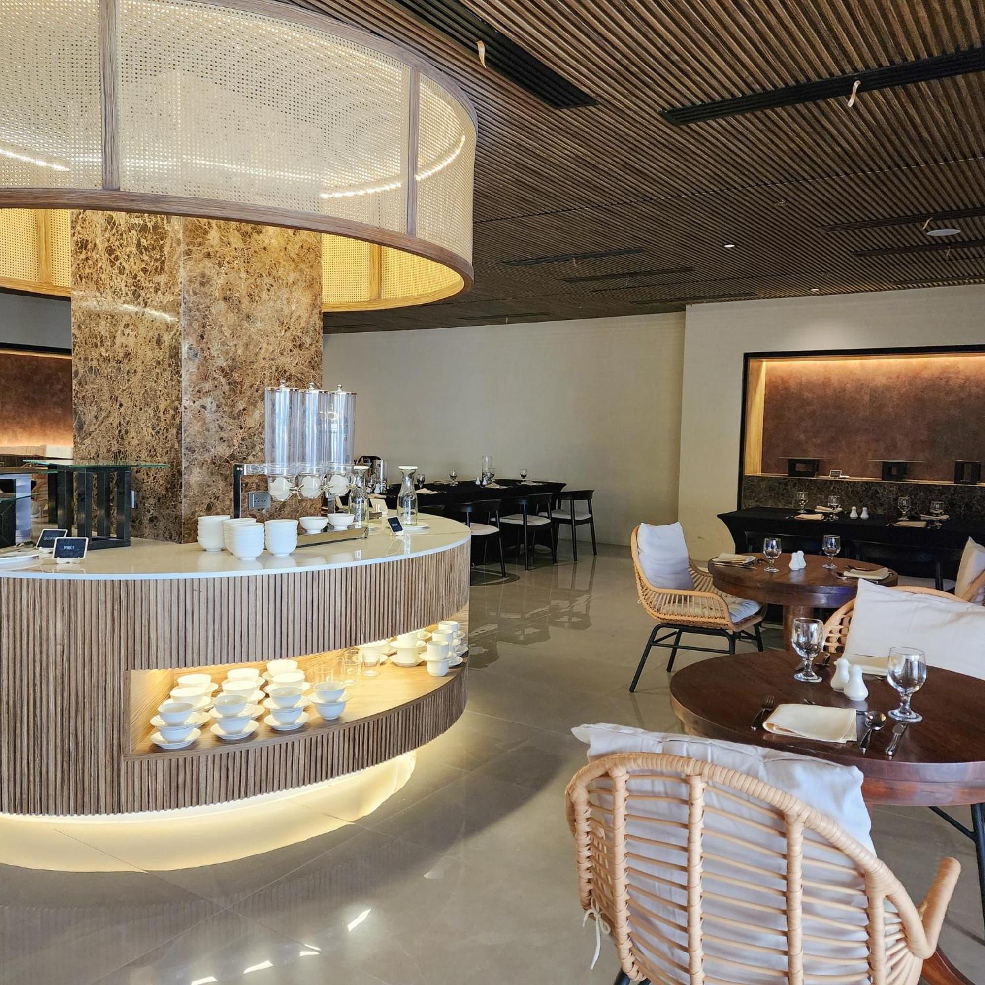 Elijah Hotel Дасмариняс Екстериор снимка