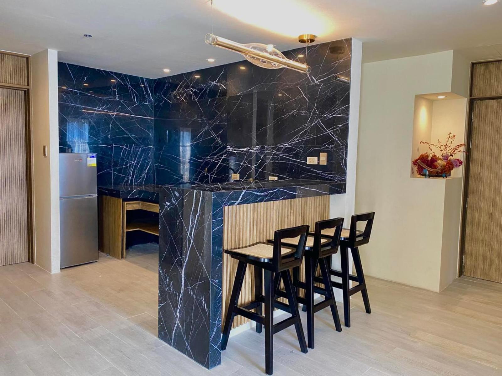 Elijah Hotel Дасмариняс Екстериор снимка