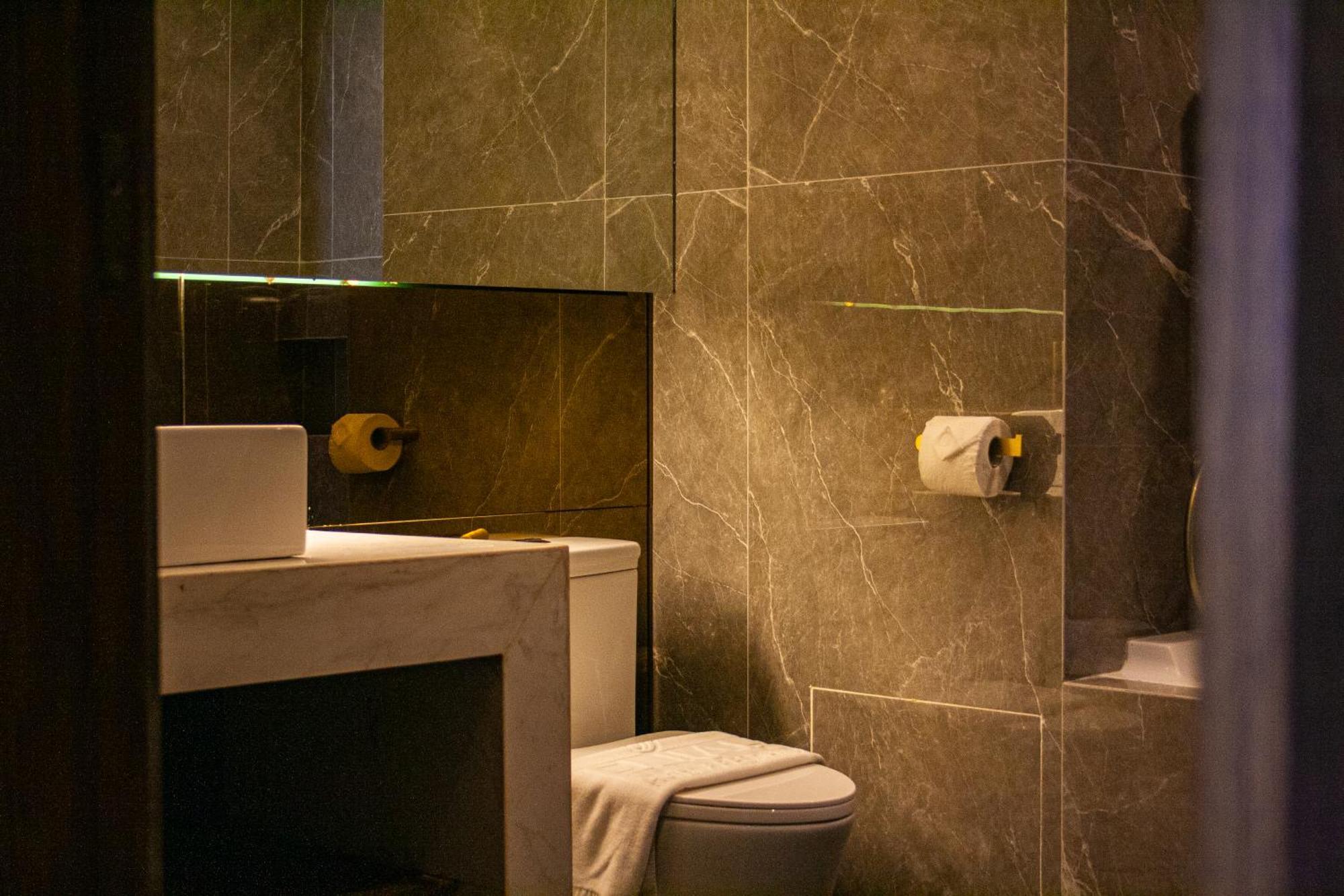 Elijah Hotel Дасмариняс Екстериор снимка