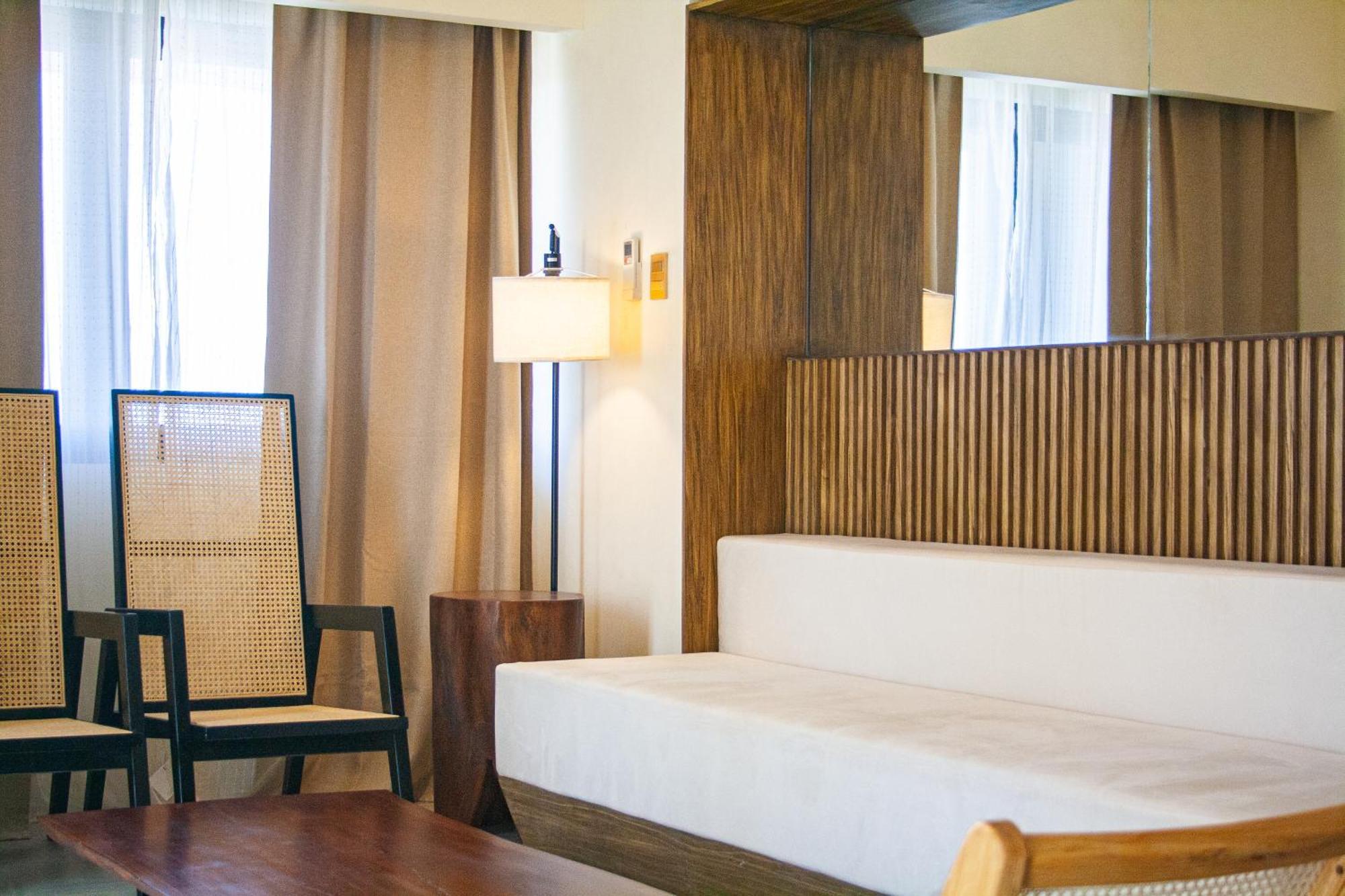Elijah Hotel Дасмариняс Екстериор снимка