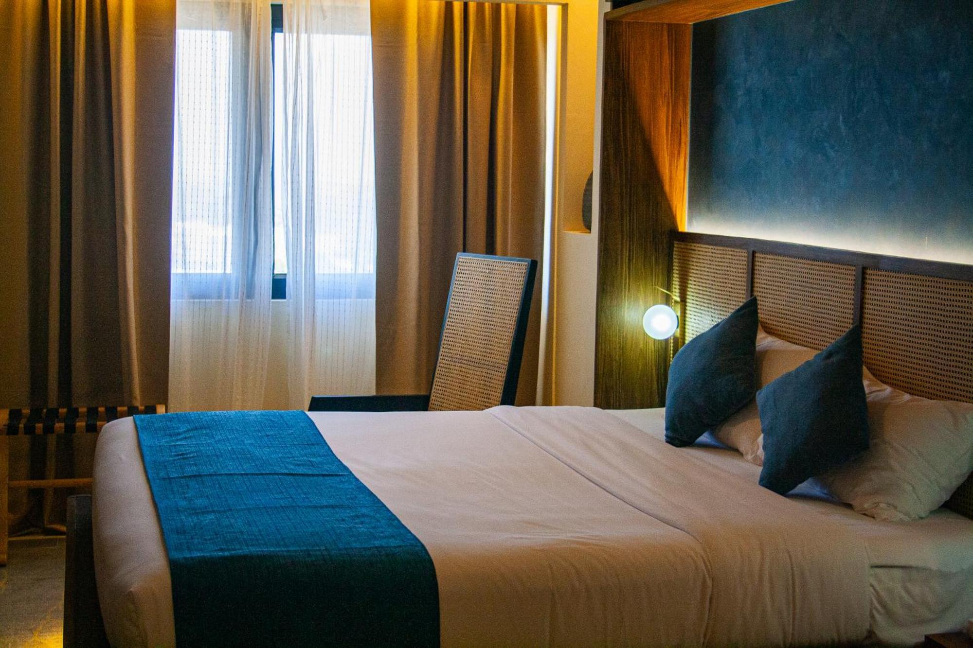 Elijah Hotel Дасмариняс Екстериор снимка