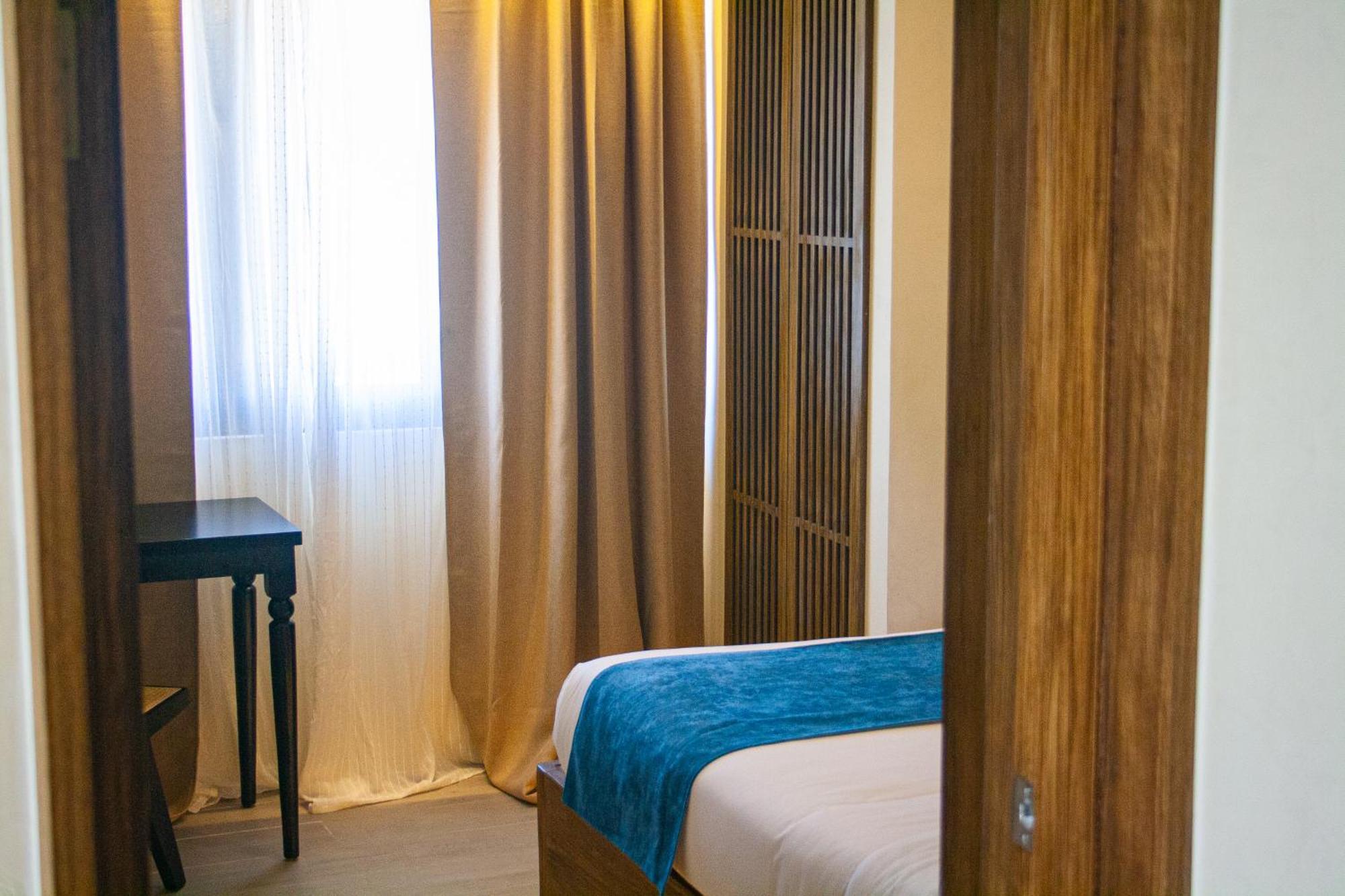 Elijah Hotel Дасмариняс Екстериор снимка