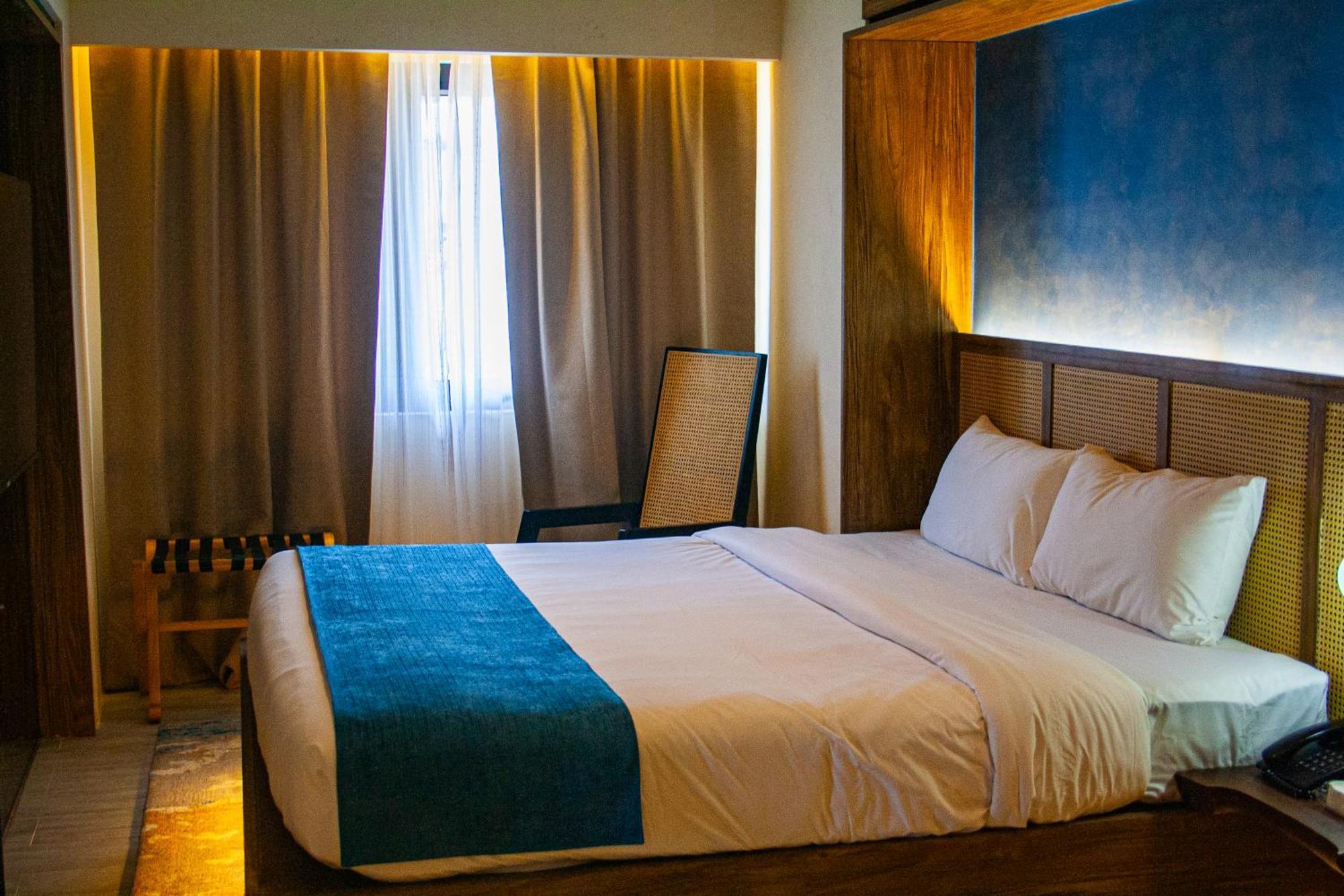 Elijah Hotel Дасмариняс Екстериор снимка