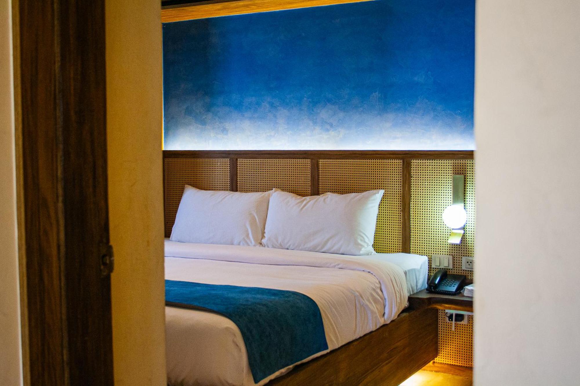 Elijah Hotel Дасмариняс Екстериор снимка