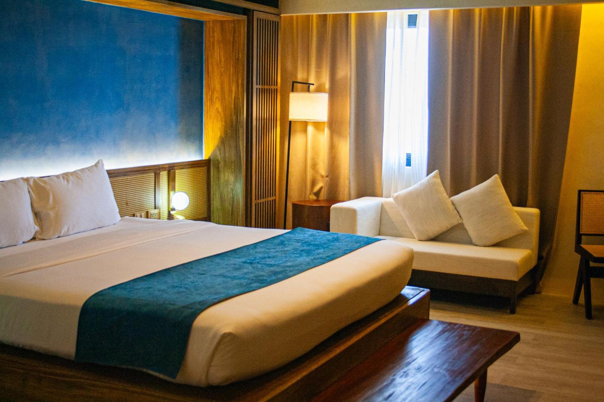 Elijah Hotel Дасмариняс Екстериор снимка