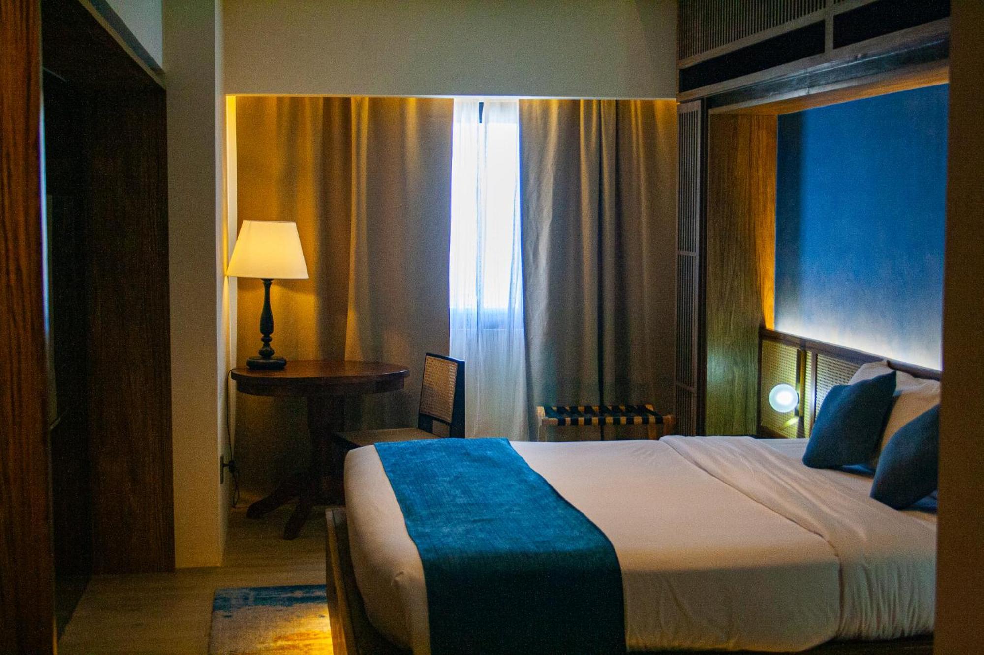 Elijah Hotel Дасмариняс Екстериор снимка