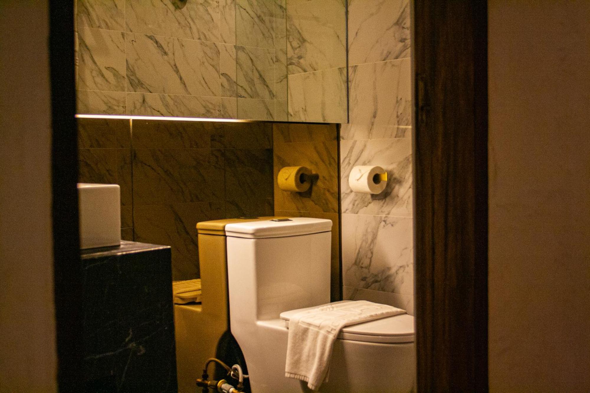 Elijah Hotel Дасмариняс Екстериор снимка